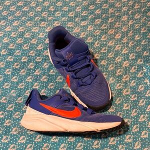 Nike toddler boys star runners in size 11 C
